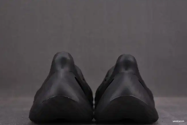 Onyx HP8739 Foam Adidas RNNR Yeezy 0430